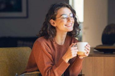 Vuoi dimagrire? Usa acqua calda e miele. Un toccasana per la silhouette
