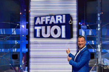 Affari Tuoi: Filippo e la fidanzata Carolina fanno emozionare il pubblico, poi il commento che ha fatto discutere