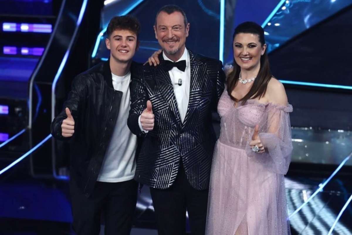 Amadeus, José Sebastiani e Giovanna Civitillo a Sanremo.