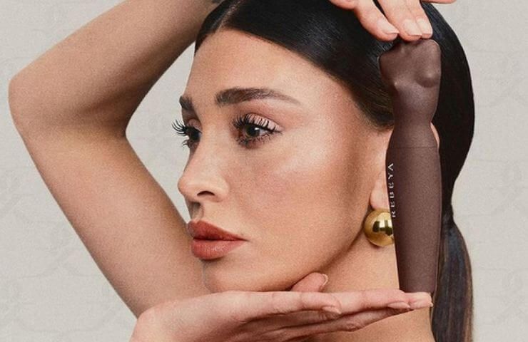 Belen presenta il suo nuovo brand di makeup "Rebeya". Belen presenta il suo nuovo brand di makeup "Rebeya".