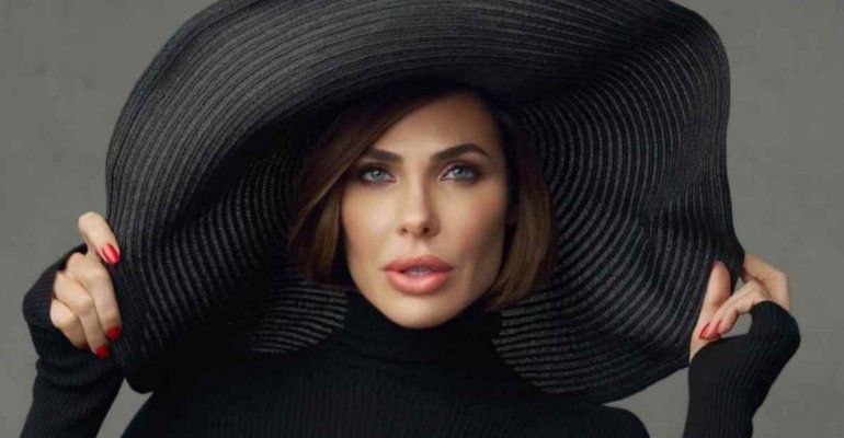 Ilary Blasi e il like alla collega: “Michela incantevole in bikini” FOTO