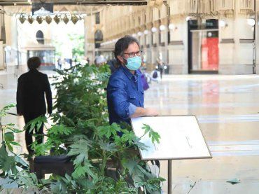 Il famoso uovo di Cracco, lo mangia e poi ne svela il prezzo: “Ecco quanto spende una sola persona”