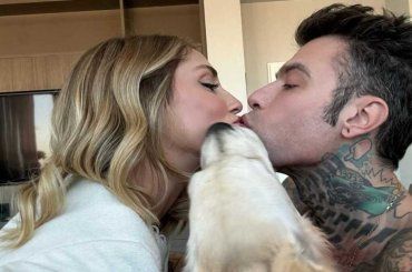 Fedez malinconico verso Paloma: “Mi manchi”. Chiara Ferragni pubblica un video con il cane
