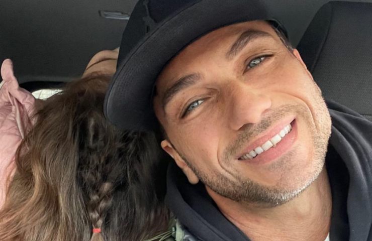 Costantino Vitagliano su IG con la figlia Ayla.