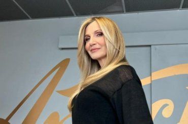Lorella Cuccarini come Madonna: pioggia di complimenti per la coach di Amici – FOTO