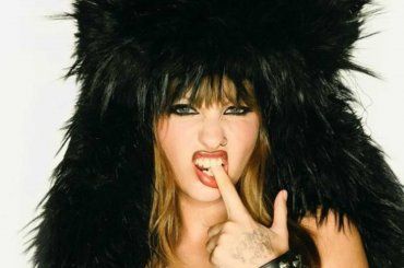 Maneskin, Victoria è uno…splendore: la bassista strega i social – FOTO