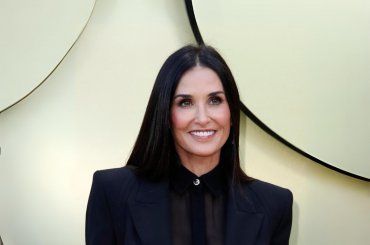 Demi Moore eternamente incantevole, il suo fascino all’after party degli Oscar di Vanity Fair