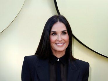 Demi Moore eternamente incantevole, il suo fascino all’after party degli Oscar di Vanity Fair