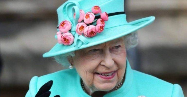 Le diverse reazioni della Regina Elisabetta II ai matrimoni di Camilla, Meghan, Kate e Diana