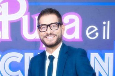 Enrico Papi svela il lato più nascosto di sé e sbotta: “A me non sembra” – VIDEO