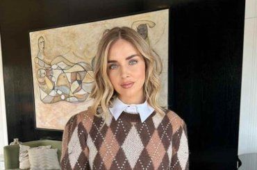Chiara Ferragni a Venezia sfoggia il suo “revenge dress”: “Risplendi” – FOTO