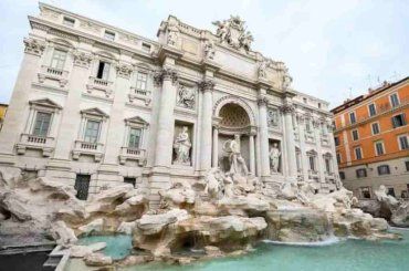 Roma, Fontana di Trevi: che fine fanno le monetine che si lanciano in segno beneaugurale?