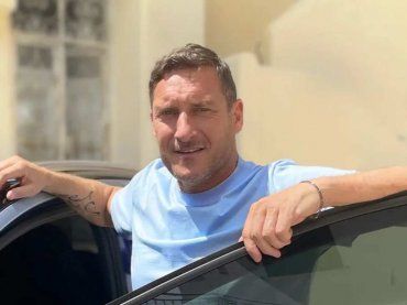 Francesco Totti alle Maldive con Noemi e la figlia Chanel: un dettaglio non sfugge ai fan