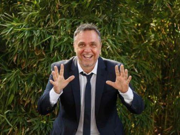 Gabriele Cirilli fa divertire gli artisti de Il Volo: i momenti indimenticabili di Domenica In