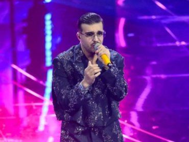 Geolier interrompe il firmacopie, il gesto commuove i fan: “Il numero uno” – VIDEO