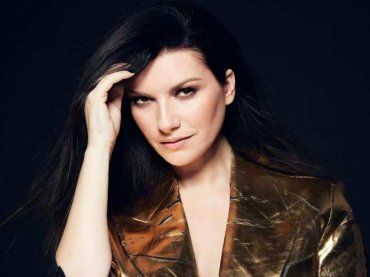 Laura Pausini blocca il concerto per rimproverare uno spettatore