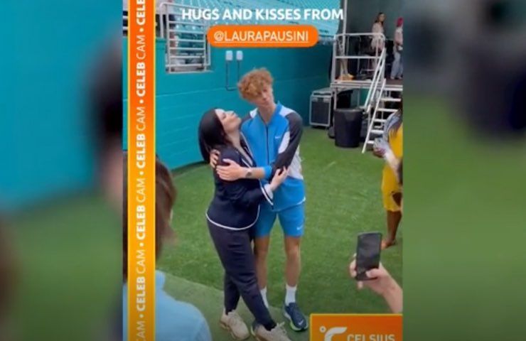 Laura Pausini e Sinner bacio