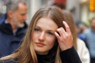 Leonor di Spagna incanta tutti: look da regina al giuramento ufficiale – VIDEO