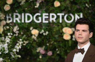 Nicola Coughlan e Luke Newton incantano sul tappeto rosso di Bowral per l’anteprima di Bridgerton 3