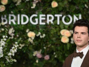Nicola Coughlan e Luke Newton incantano sul tappeto rosso di Bowral per l’anteprima di Bridgerton 3