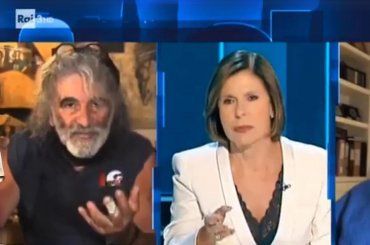 Mauro Corona contro il Pd a Cartabianca, le sue accuse e le polemiche sul caso Salis