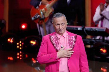 Paolo Belli sospende il tour teatrale, la decisione del cantante di fermarsi in un momento di difficoltà