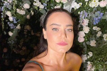 Romina Carrisi alle prese con Axel svela tutto, ma la madre la bacchetta: “Però pure io…”