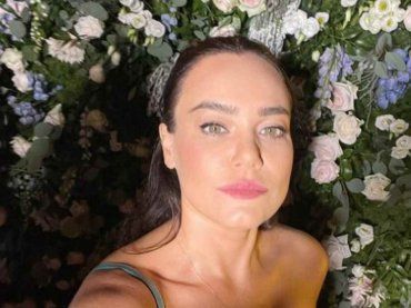 Romina Carrisi alle prese con Axel svela tutto, ma la madre la bacchetta: “Però pure io…”