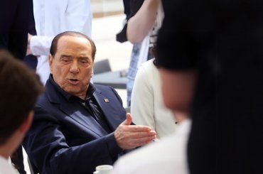 Storica intervista di Silvio Berlusconi, come ha costruito un impero partendo da zero