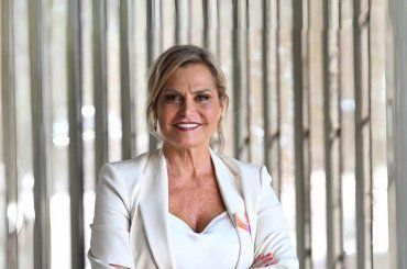 Simona Ventura in diretta su Rai2 ma qualcosa interrompe la trasmissione. Cosa è successo alla conduttrice?