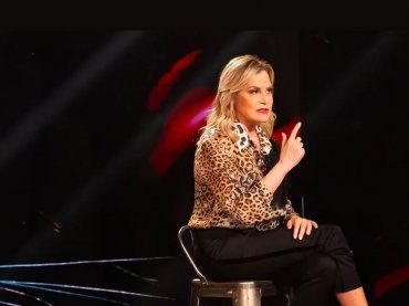 Simona Ventura a Belve: dalle droghe all’aborto da giovanissima. Lacrime struggenti