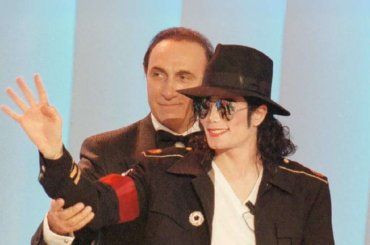 Telegatti 1997, giusto qualche anno fa… riuscite a riconoscere la presentatrice?