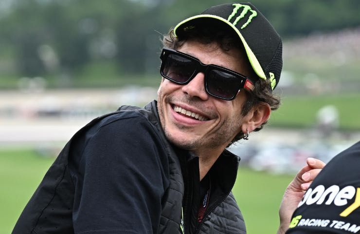 Valentino Rossi spiega le moto gp