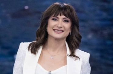 Isola dei famosi, Vladimir Luxuria costretta a accettare il diktat di Berlusconi: cosa è successo…