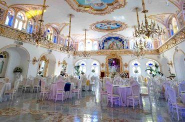 Castello delle Cerimonie, la festa di Antonietta divide i fan sui social. Il motivo – VIDEO