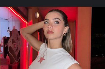 Alessia Lanza, la foto che insospettisce: “scusa se ti ho rubato i boxer”