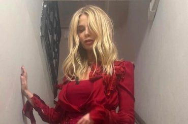 Alessia Marcuzzi è una statua, ma i fan la criticano: “Un po’ esibizionista…” – FOTO