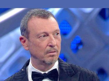 Trovato il sostituto di Amadeus in Rai: condurrà “I soliti ignoti” e “Affari tuoi”