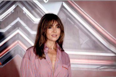 Stile anni ’70, il ritorno dei jeans a zampa con Ambra Angiolini