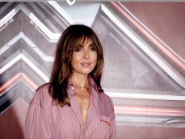 Stile anni ’70, il ritorno dei jeans a zampa con Ambra Angiolini