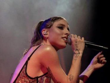 Eurovision Song Contest al via, Angelina Mango strega tutti sul Turquoise Carpet – VIDEO