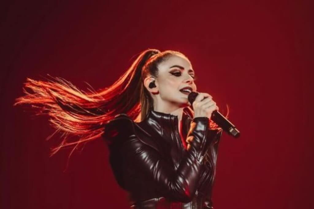 Record Per Annalisa La Cantante Al Settimo Cielo Grazie A Tutti 