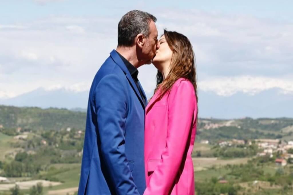 Bacio Amadeus e Giovanna Civitillo
