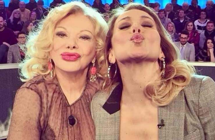 Barbara D'Urso a Pomeriggio 5 con Sandra Milo. Barbara D'Urso a Pomeriggio 5 con Sandra Milo.
