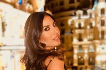 Elisabetta Gregoraci si prepara per la festa per lei dolceamara: “Uniche e insostituibili” – FOTO