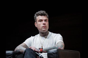 Colpo di scena al GP di Monaco, Fedez avvistato con una modella