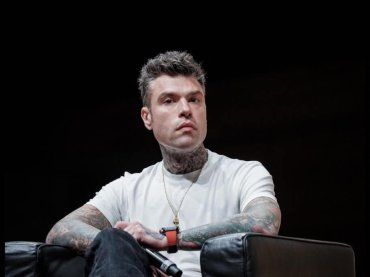 Colpo di scena al GP di Monaco, Fedez avvistato con una modella