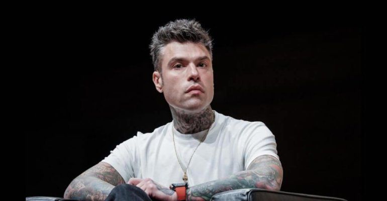 Colpo di scena al GP di Monaco, Fedez avvistato con una modella