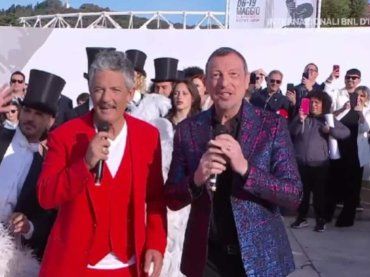 La fine di un’era: Viva Rai2 saluta il pubblico e Fiorello e Amadeus lanciano l’ultima stoccata