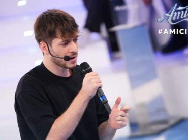 Amici 23, chi è Holden, dato tra i favoriti e classificatosi quinto – FOTO